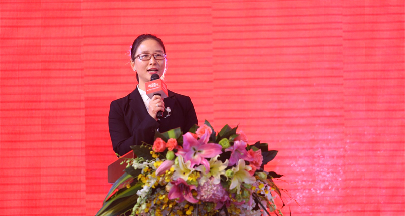 集團(tuán)客服中心客戶總監(jiān)湯靈靈做工作匯報(bào)