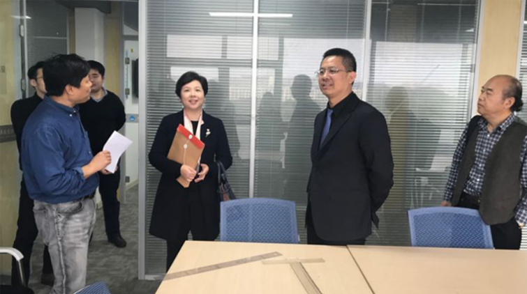 李德峰一行參觀環藝室